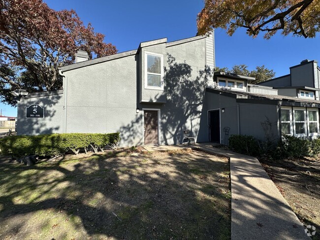 Building Photo - Charming 2-Bed Unit in Dallas! Rental