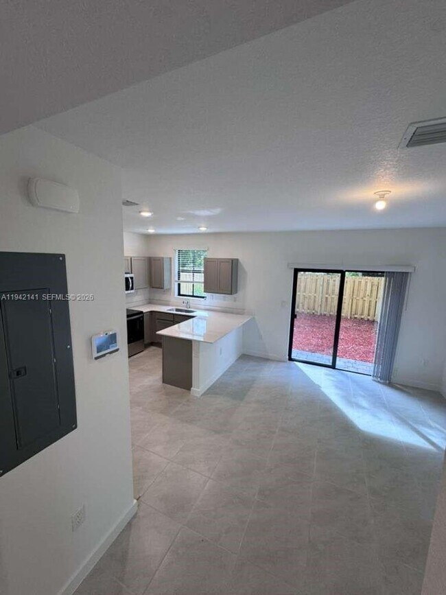 Photo - 1549 NE 3rd Ave