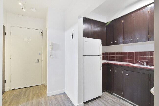 Photo - 1540 Haro St Unit 1B