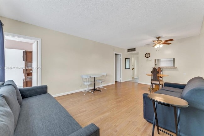 Photo - 5000 NW 36th St Unidad 506