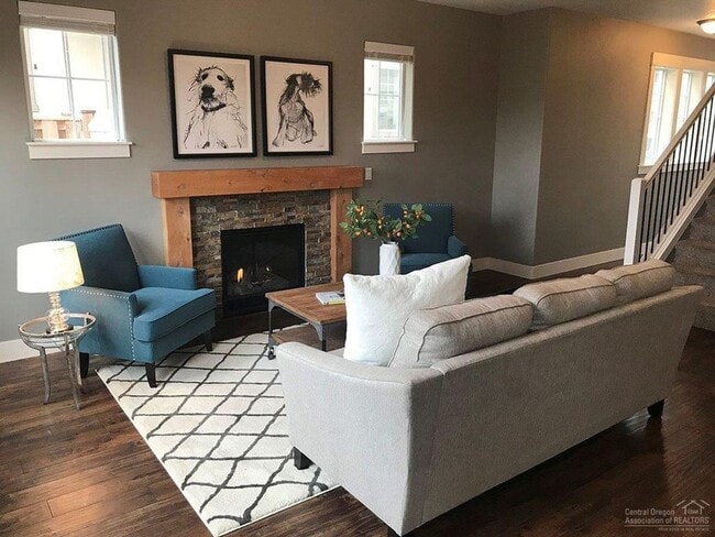 Photo - 3 Bedroom + Flex Space in Central Location - Close to Old Mill!