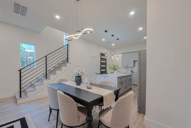 Photo - 2909 Nagle St