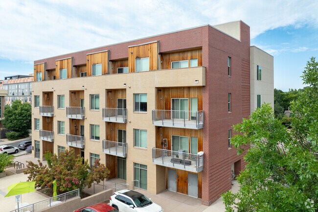 Alternate Building View - Garden Court at Yale Station