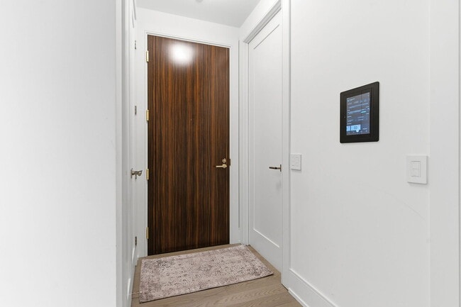 Photo - 455-455 Wellington St W