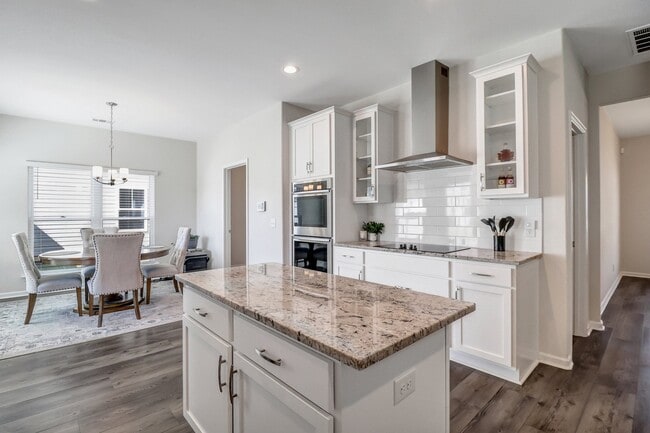 Photo - 114 Chalk Farm Way