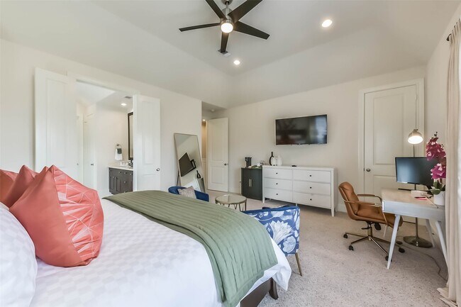 Photo - 9450 London Bridge Station