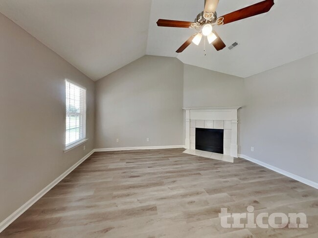 Photo - 2121 Montgomery Ln