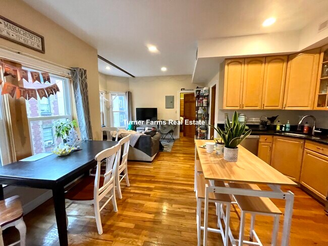 Photo - 1031 Tremont St Unit 4