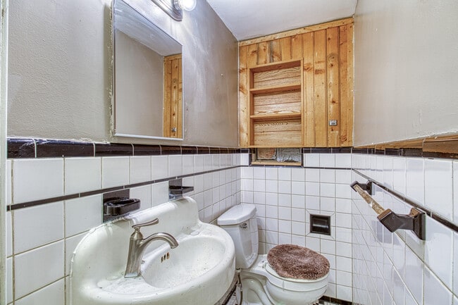 Photo - 16134 Pierson St