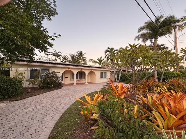 Building Photo - 2101 NE 25th St