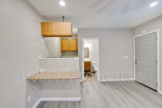 Photo - 1043 Henderson Ave Unit #B