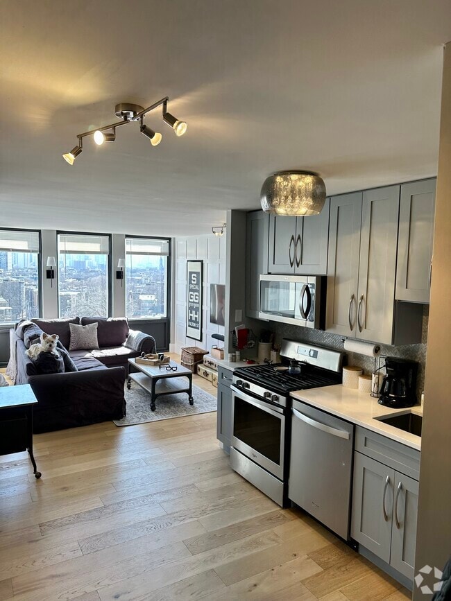 Building Photo - 444 W Fullerton Pky Unit 1005 Rental