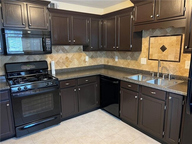 1100 Country Club Pl