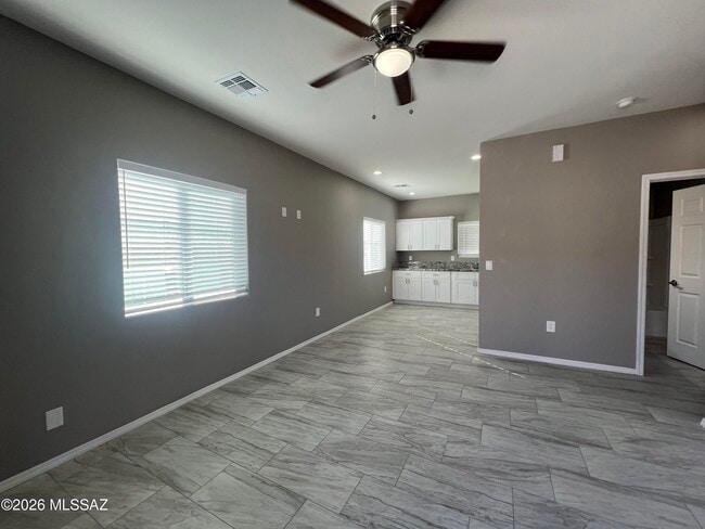 Photo - 61 W Lester St