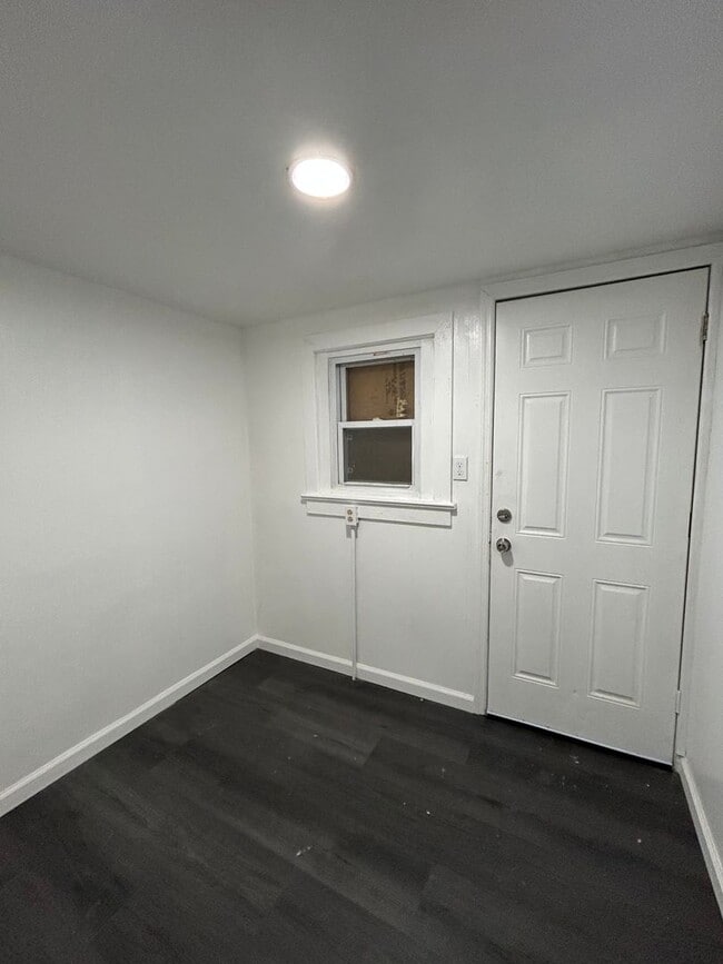 Photo - 739 Beatty St