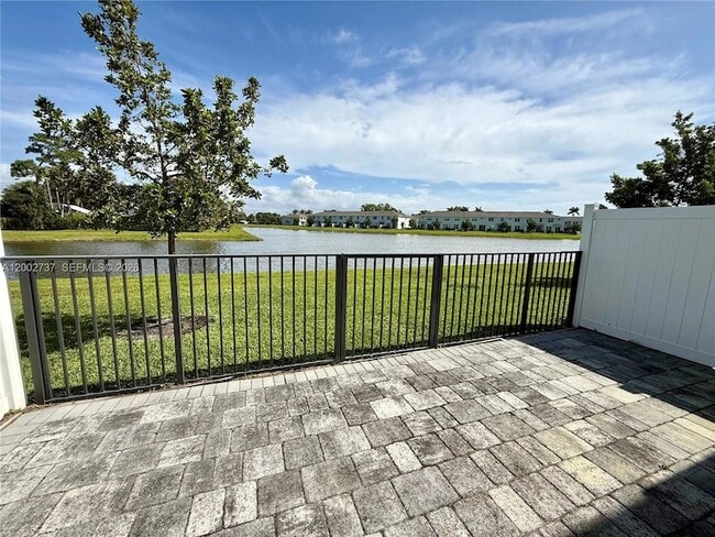 Photo - 6939 Harbours Edge Ave