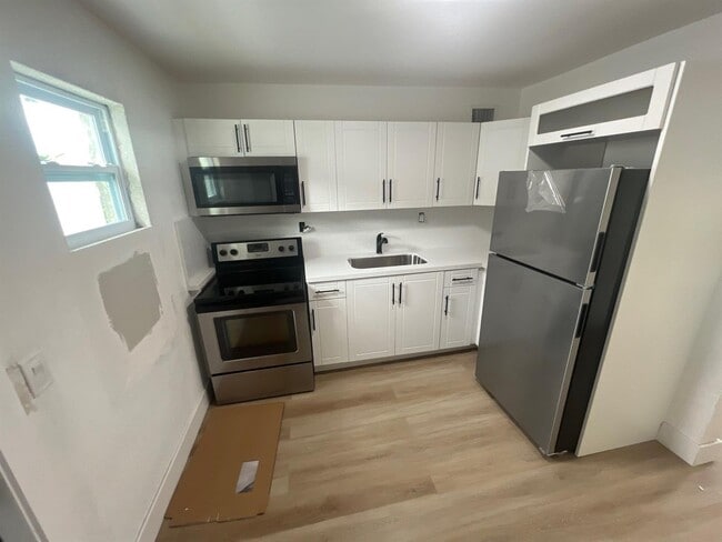 Photo - 1457 W 31st St Unit 1