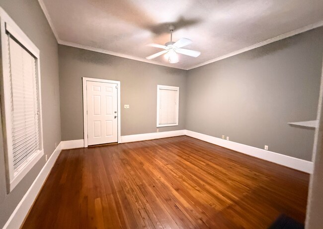 Photo - 1003 Curran St NW