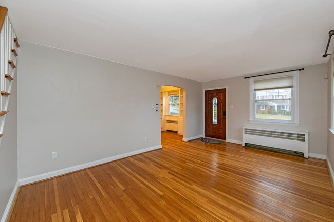 Photo - 204 Greenbriar Ln