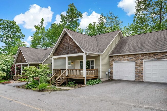 Photo - Black Mountain Townhouse Rental!