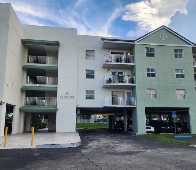 Building Photo - 8200 SW 210th St Unit 111