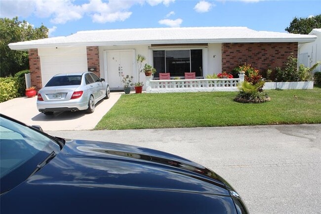 Building Photo - 7204 NW 71st Ave Rental