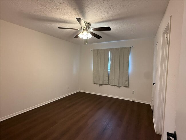 Photo - 10519 Kirkglen Dr
