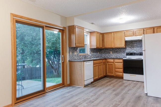 Photo - 3 bedroom, 2.5 bath townhouse in NW Lincoln