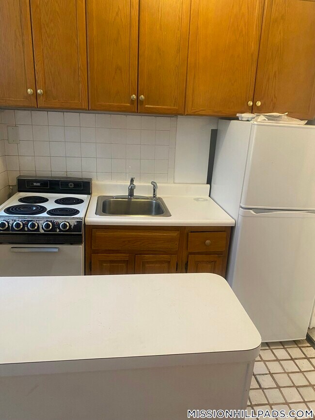 Building Photo - 61 S Huntington Ave Rental