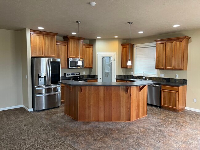 Photo - 1004 Willow Ave NE