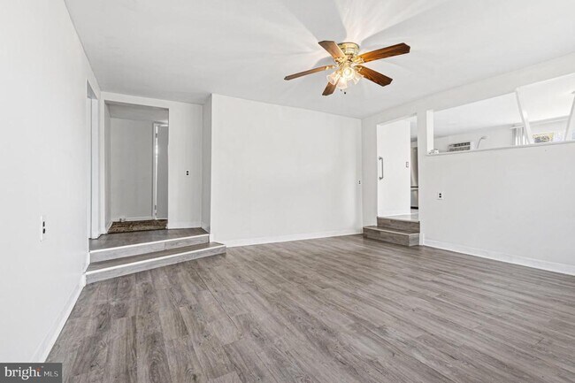 Photo - 1915 Rettman Ln