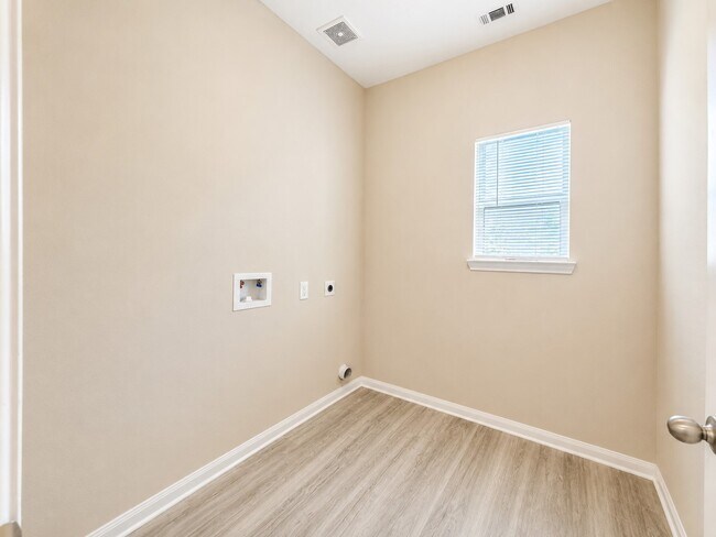 Photo - 3986 Avenue B
