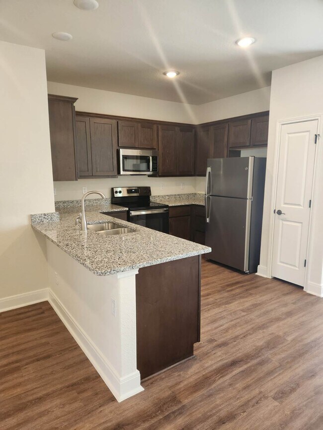 Photo - 13850 Enzo Gate