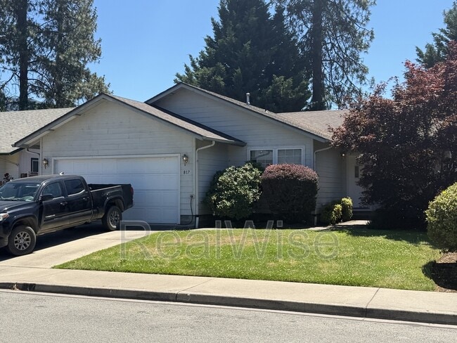 Photo - 817 Golden Park Dr