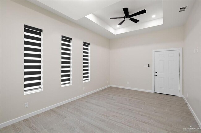 Photo - 17 Notre Dame Ave Unit 2