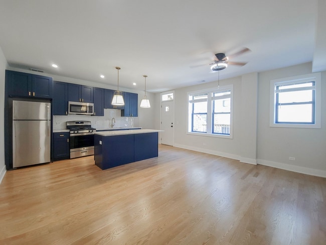 Photo - 2028 W Montrose Ave Apartments Unit 2A