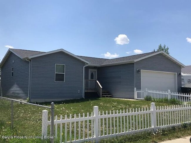 Photo - Newer, Spacious House for Rent in Dickinson