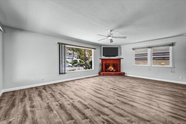 Photo - 221 Avocado St Unit A