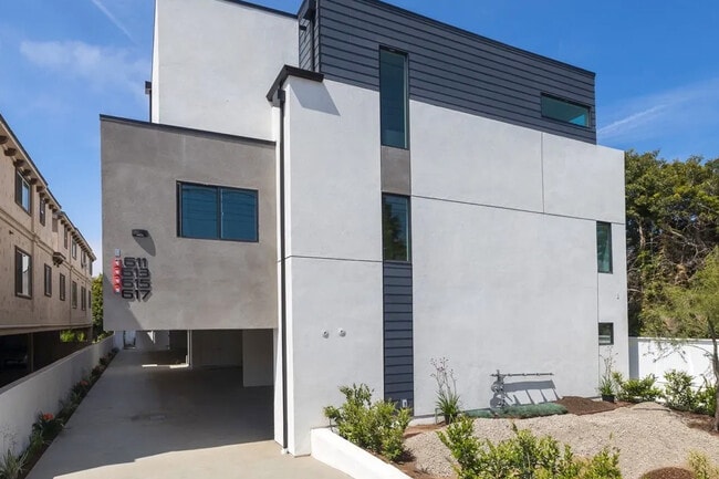 Photo - 617 Aviation Way Unit 617