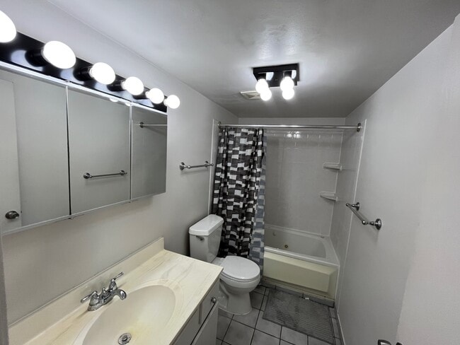 Photo - 1030 Dunlop Ave Unit 2