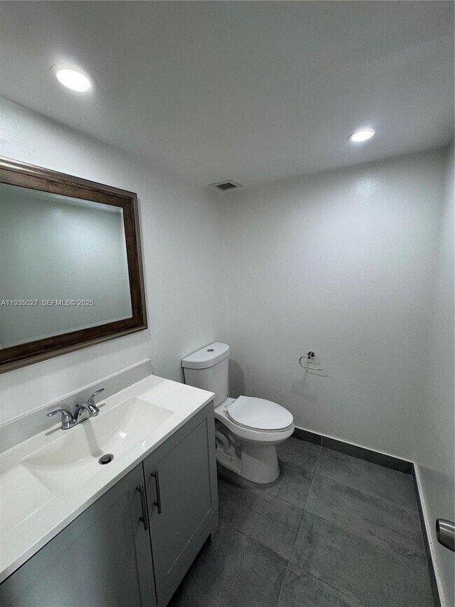 Photo - 16710 NE 9th Ave Unit 305