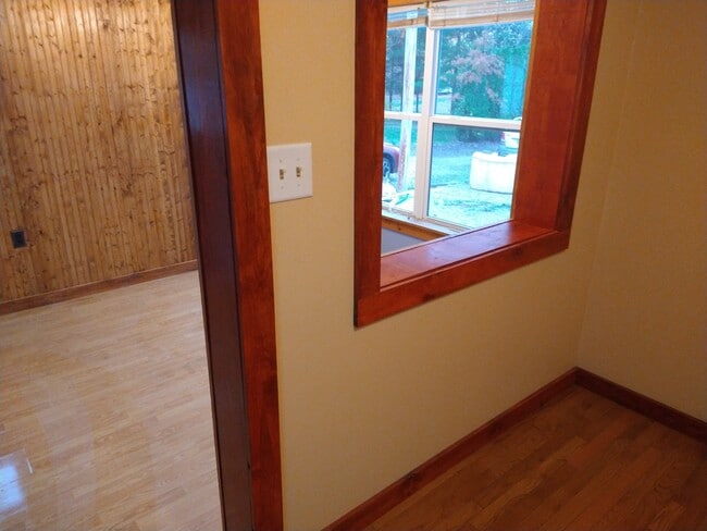 Photo - 4633 Sandy Lake Rd