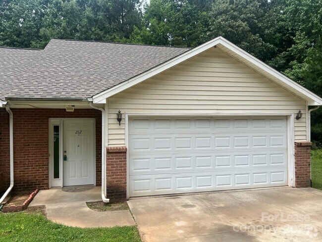 Building Photo - 212 Doolie Rd Rental