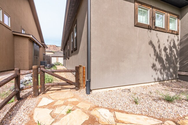 Photo - 2094 Two Wood Dr