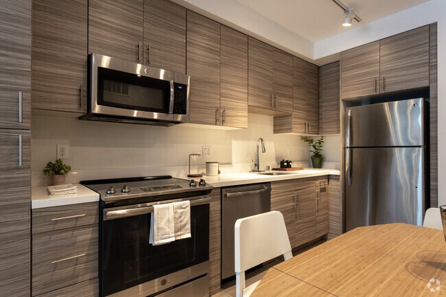 1BR, 1BA - 650 SF