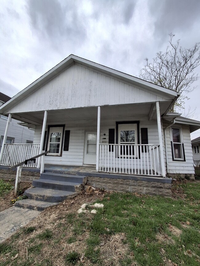 Building Photo - 1611 Main St