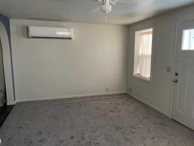 Photo - 433 E New York St