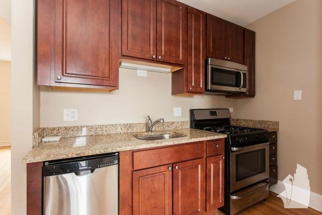 Photo - 2100 W Ainslie St