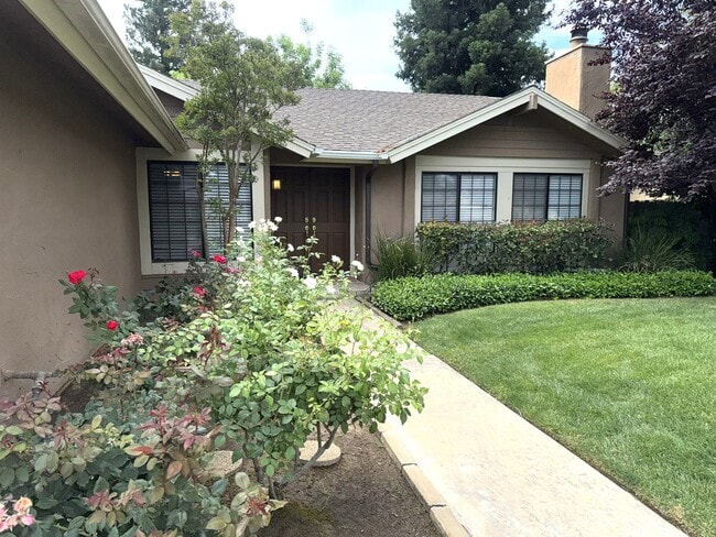 Photo - 875 E Cromwell Ave