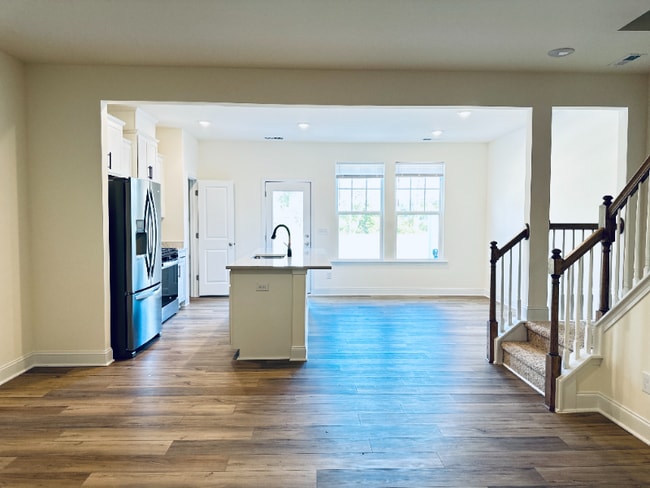 Photo - 107 Hyacinth Ln